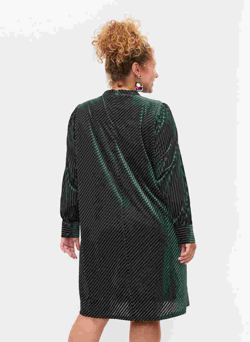 Strukturmønstret kjole i velur, Scarab, Model image number 1