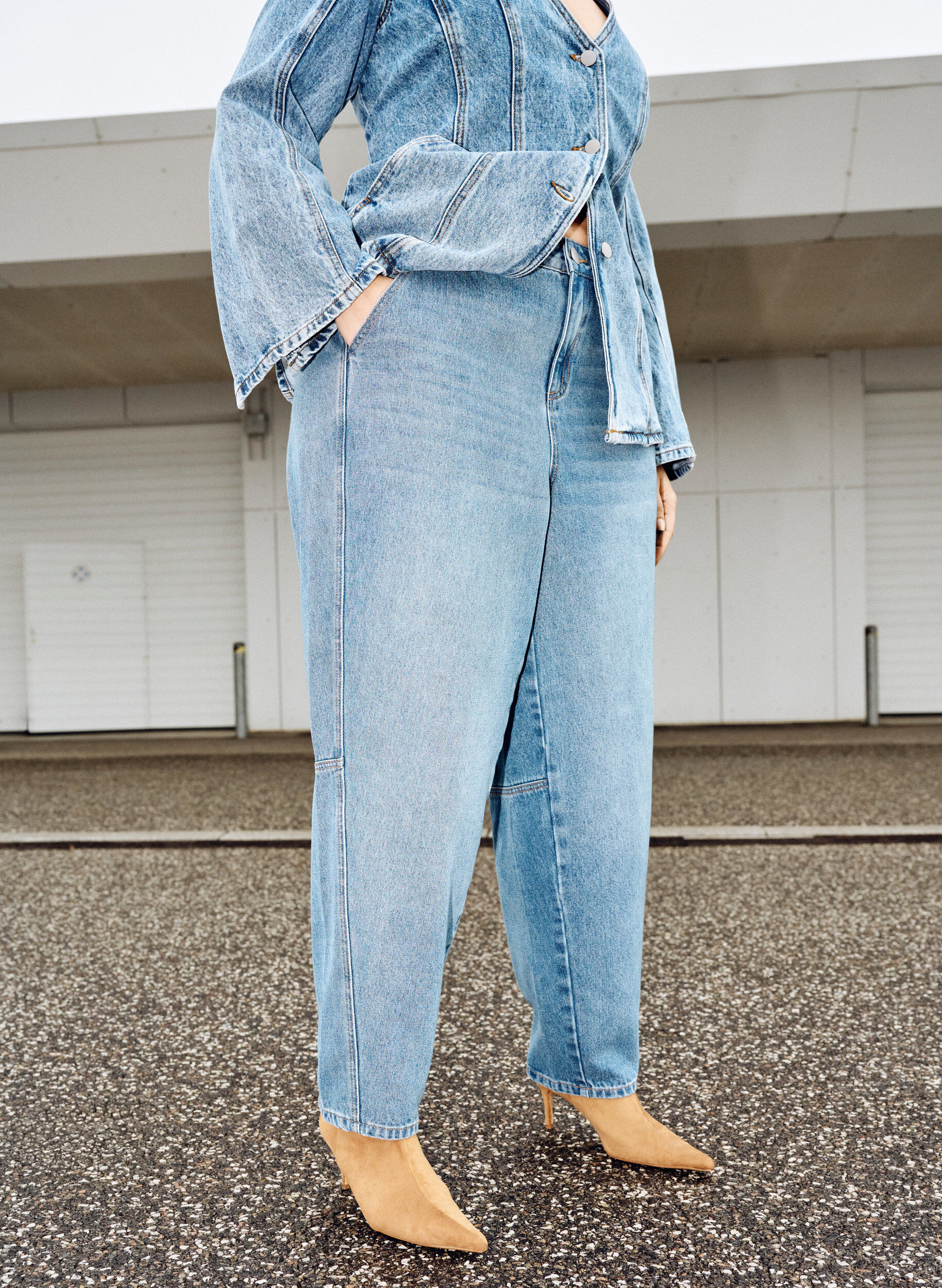 Zizzi Jeans med h&oslash;y midje og barrel-formet snitt, Bl&aring;, Image image number 0