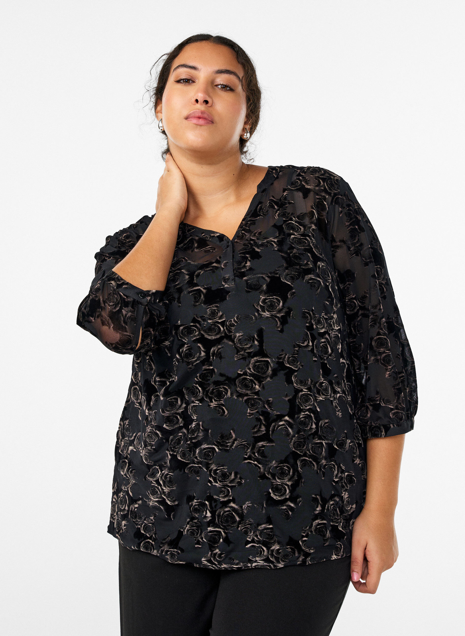 Mesh-bluse med velourroser og 3/4 ermer, Svart, Model