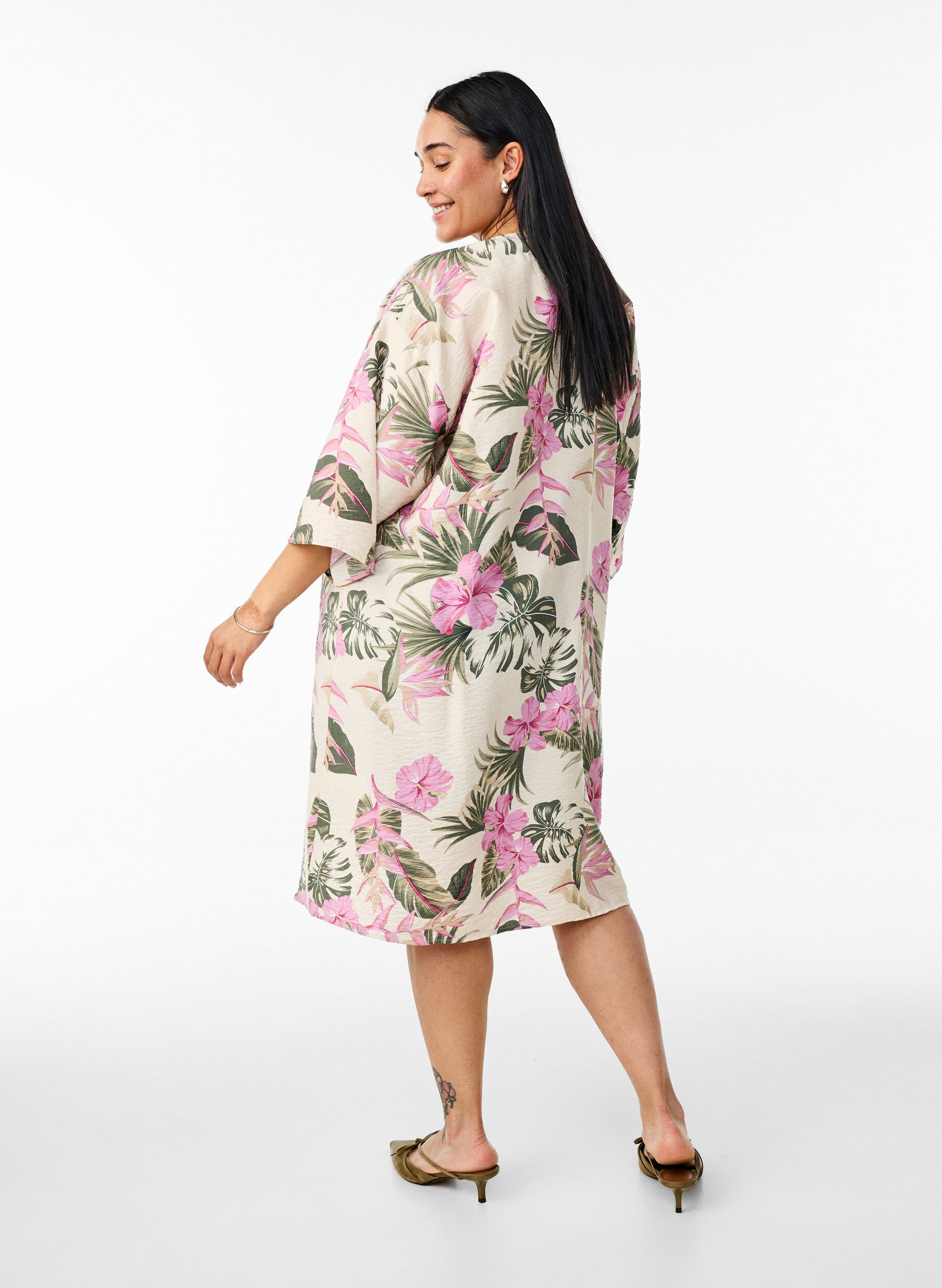 Zizzi Kimono i viskose med 3/4 ermer, Vanilje, Model image number 2