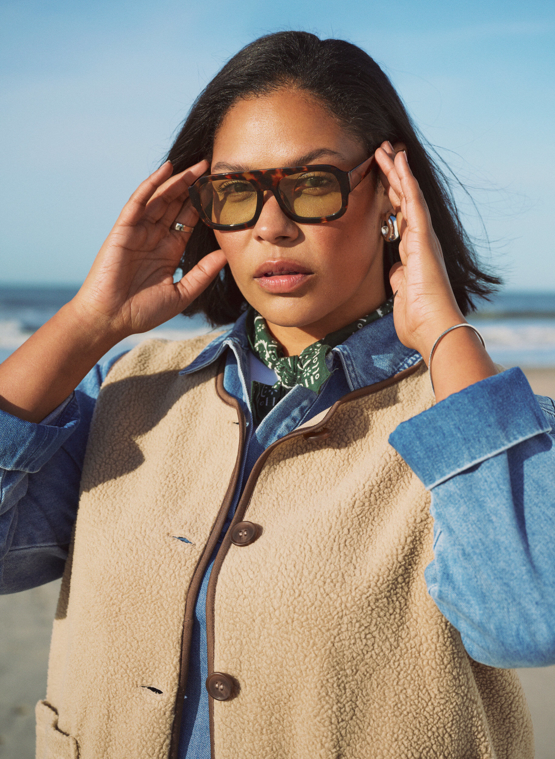 Zizzi Teddy fleece vest med kontrastkanter, Beige, Image image number 0