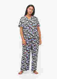 Løse pysjamasbukser i viskose med mønster, Black Blue Flower, Model