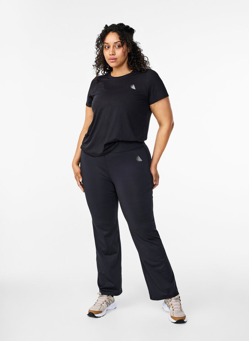 Trenings-T-skjorte med smal passform og rund hals, Black, Model image number 2