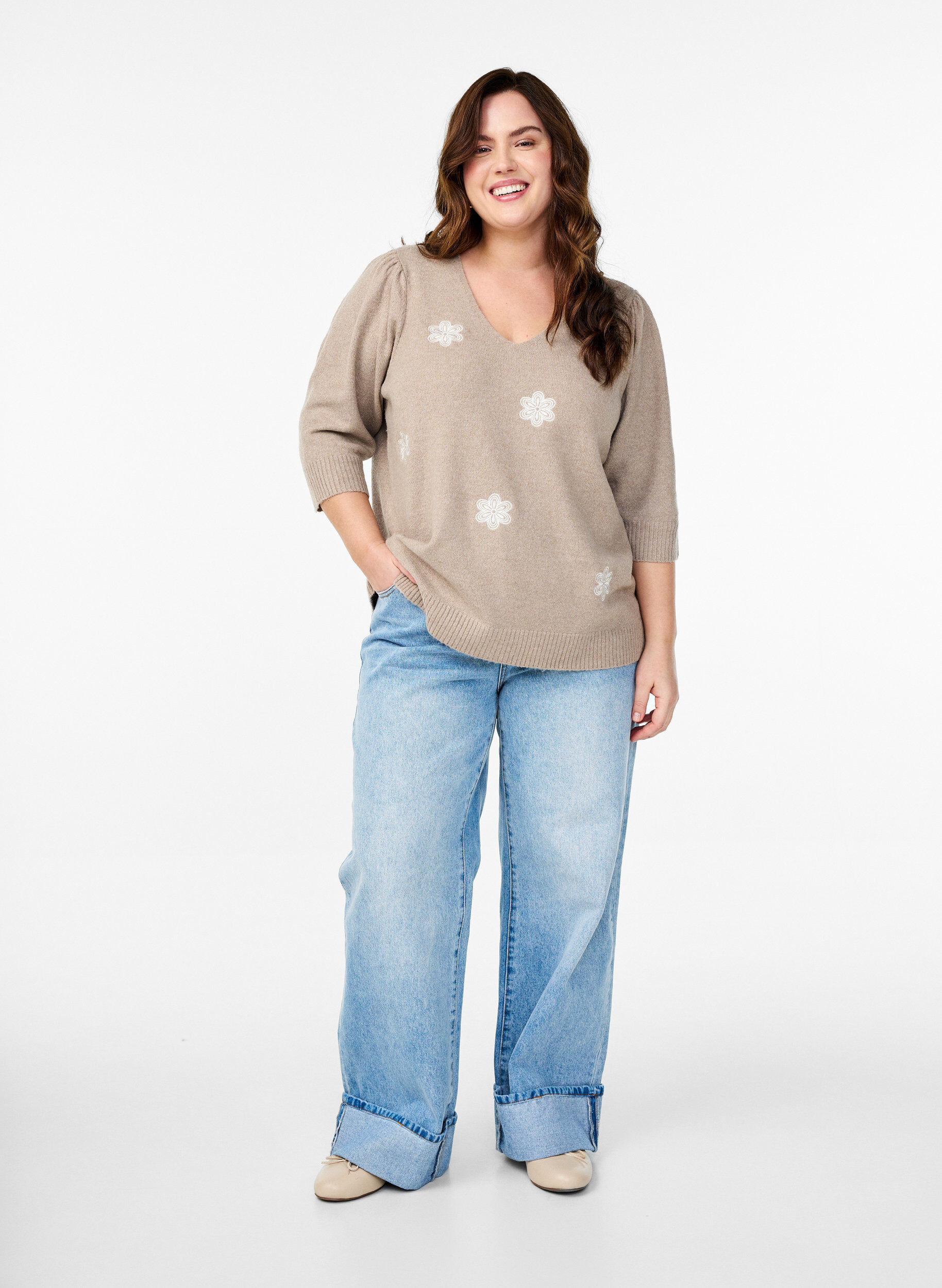 Zizzi Strikket bluse med broderte blomster, Simply Taupe Mel., Model image number 2
