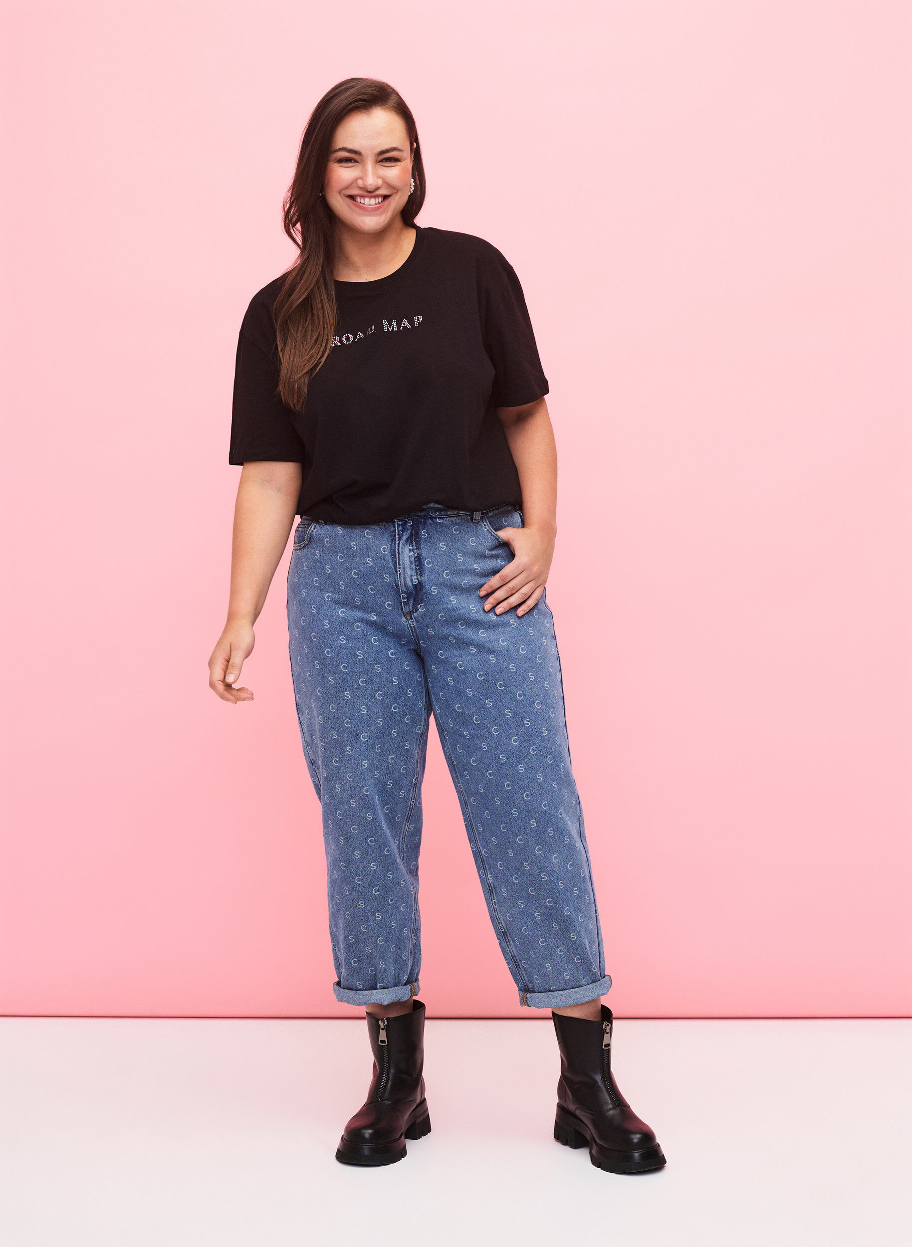 Zizzi T-skjorte i &oslash;kologisk bomull med similisteiner, Black, Model image number 2