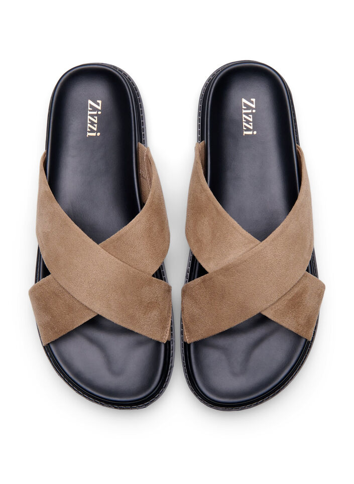 Sandal i semsket imitert skinn med kryssreimer, Woodsmoke, Packshot image number 2