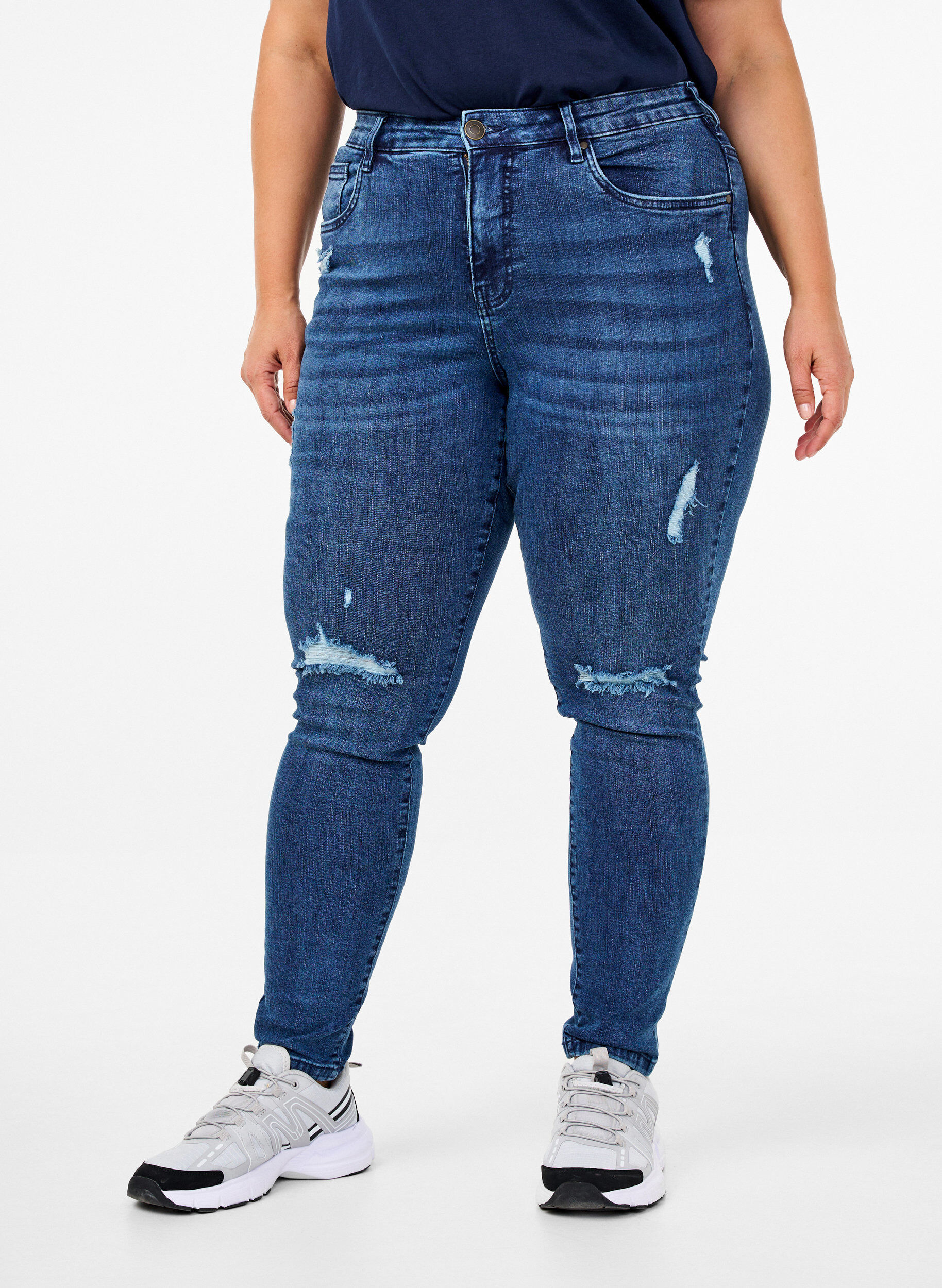 Zizzi Supersmale Amy jeans med slitasjedetaljer, Blue Denim, Model image number 2
