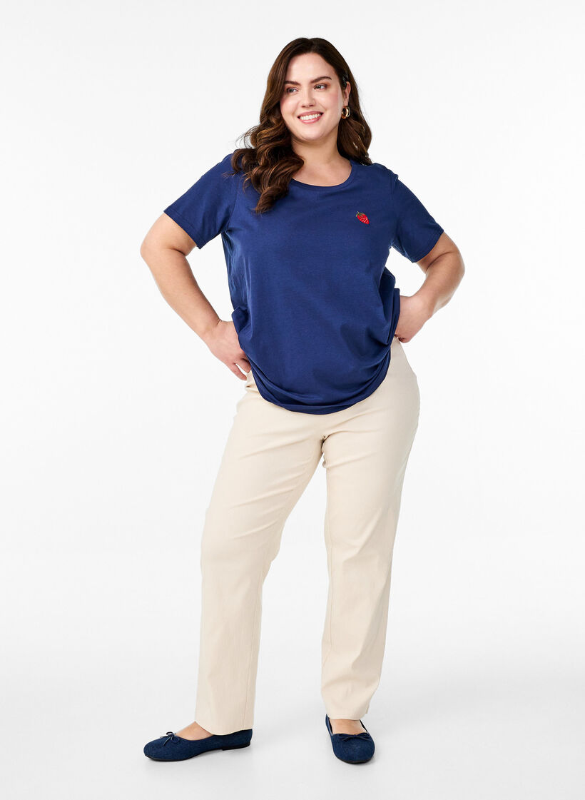 T-skjorte med jordbærbroderi, Naval A. W. Berry, Model image number 2