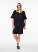 Skjortebluse med V-hals eog korte ermer, Svart, Model image number 1