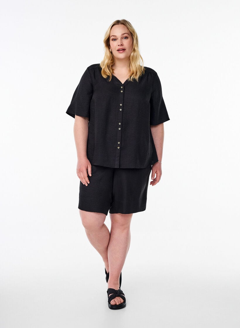 Skjortebluse med V-hals eog korte ermer, Svart, Model image number 1