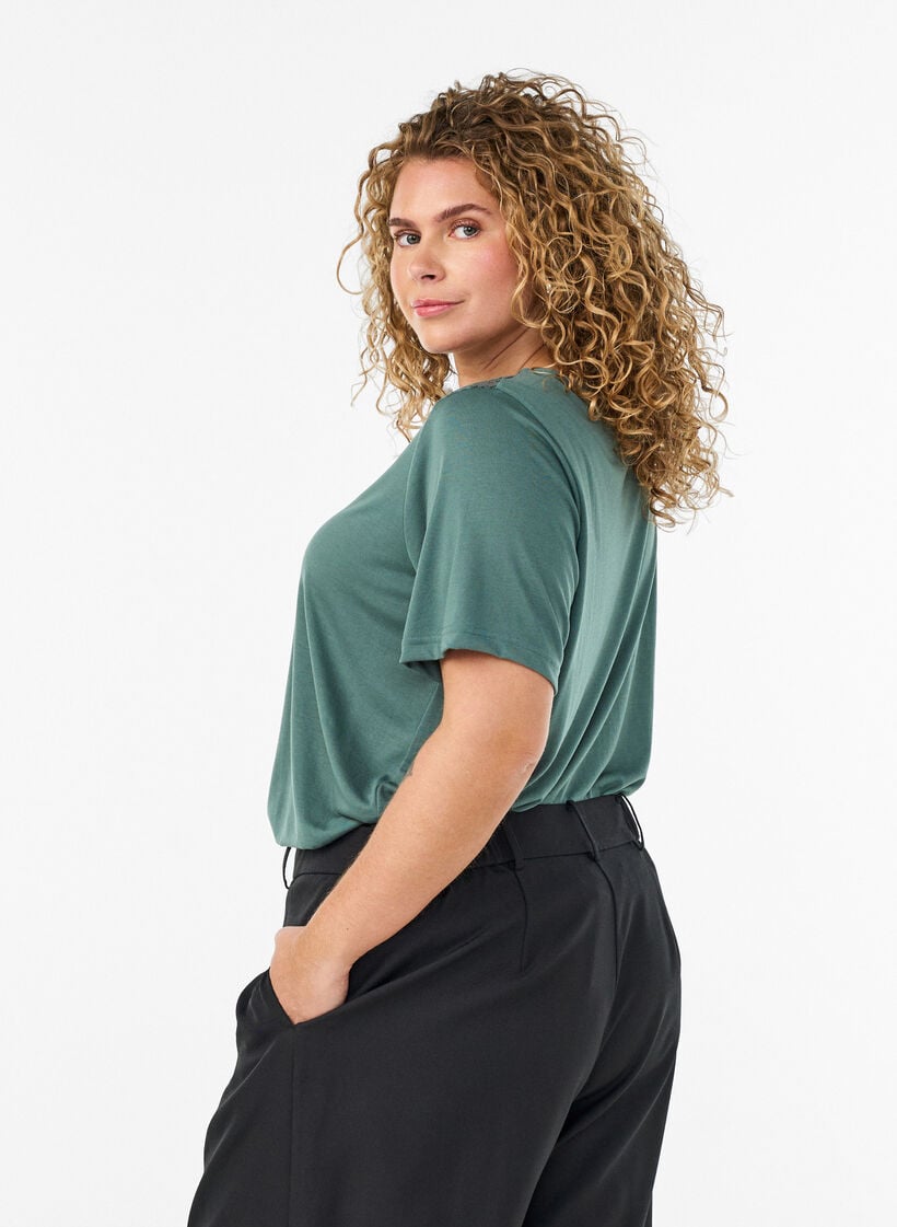Bluse med blondeinnsats og ballongermer, Gr&oslash;nn, Model image number 2