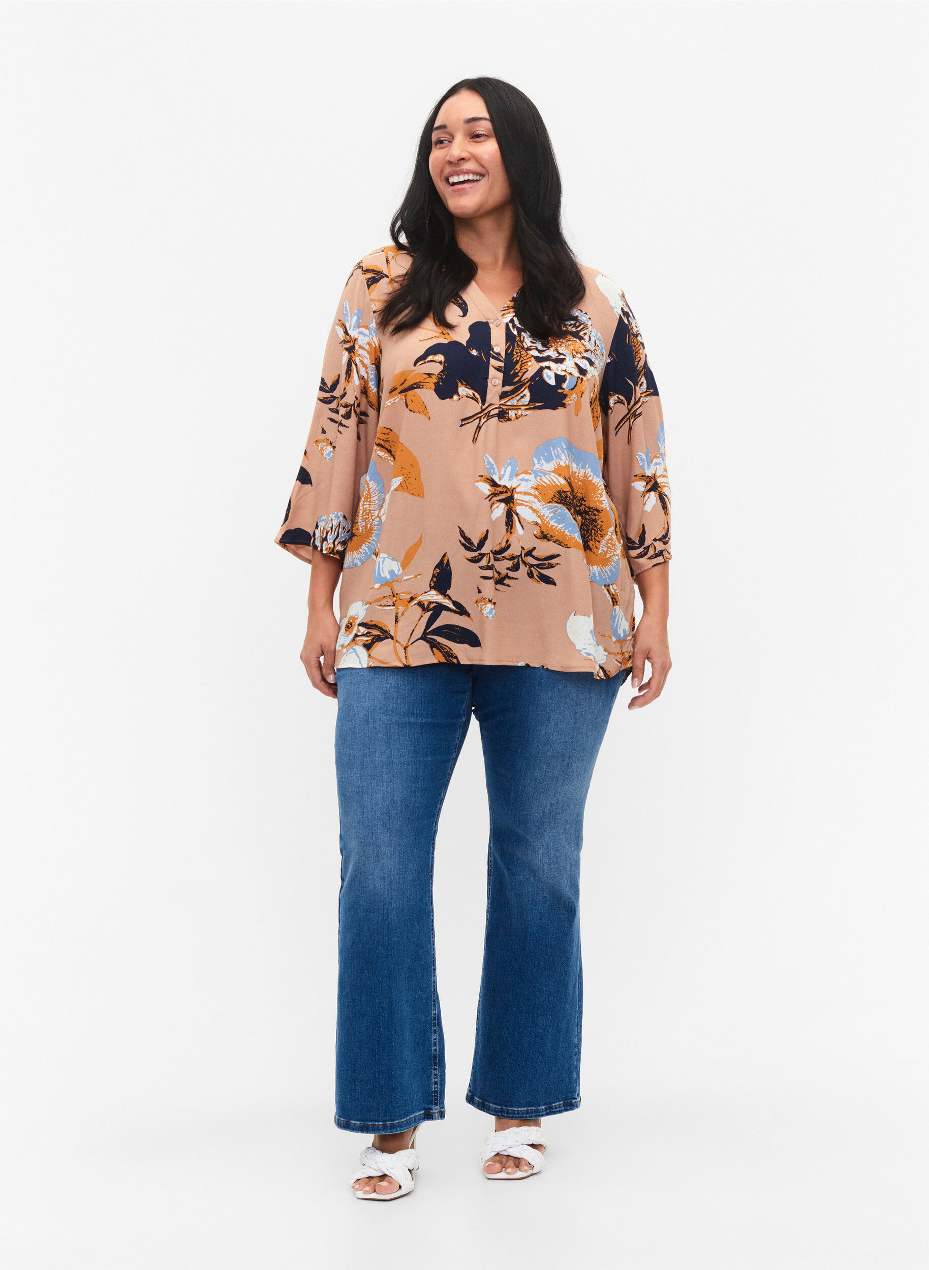 Zizzi Bluse i viskose med 3/4-ermer, Blue Flower AOP, Model image number 2
