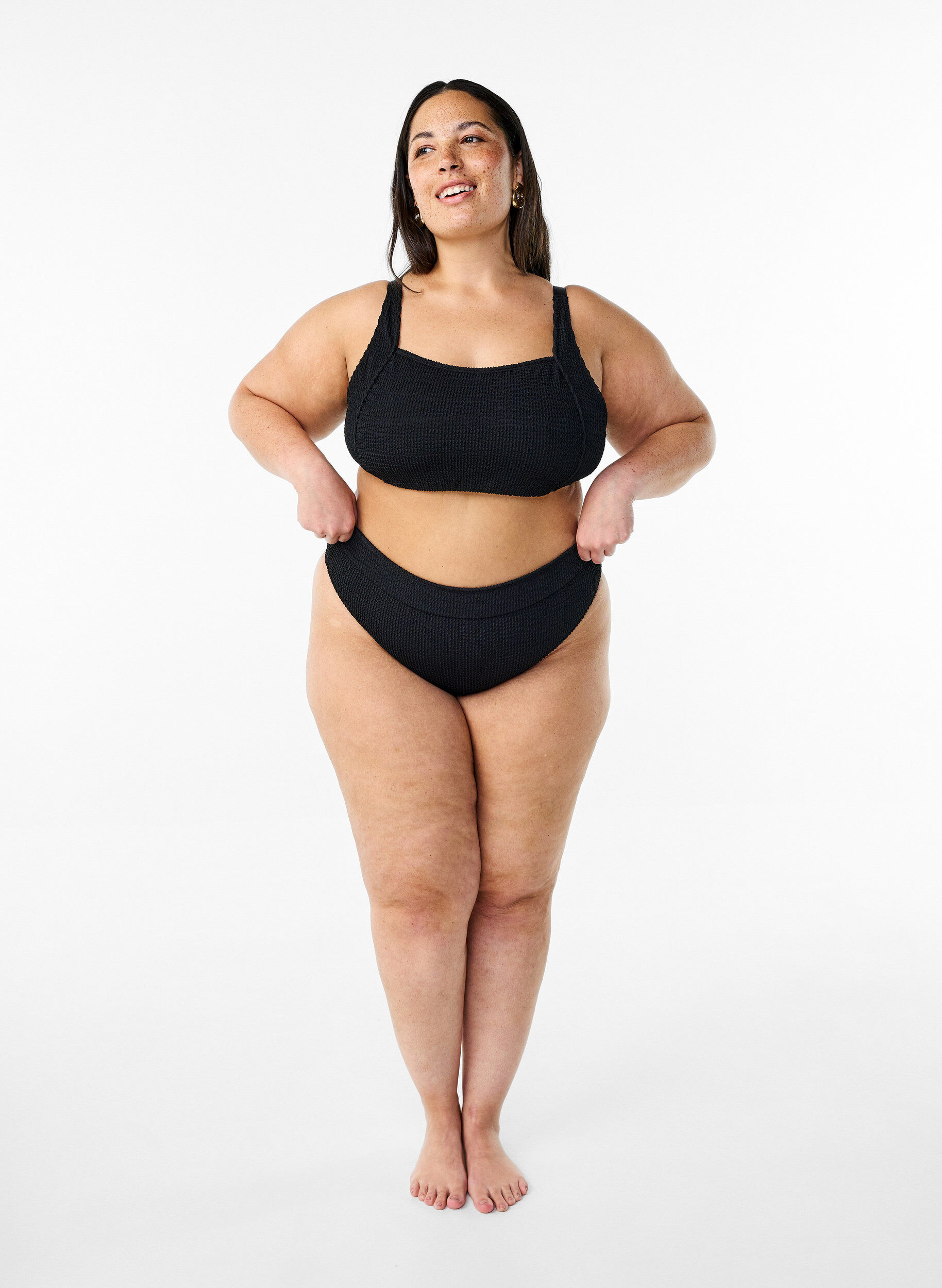 Zizzi Brasilianske bikinitruser i crepe, Svart, Model image number 1