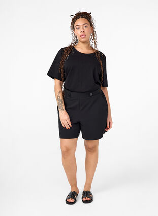 Zizzi T-skjorte i økologisk bomull med broderidetaljer, Black, Model image number 2