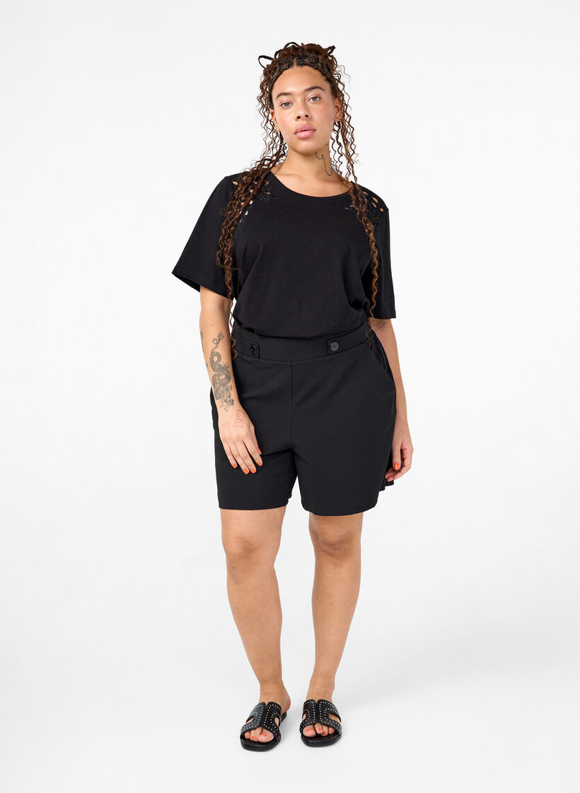 T-skjorte i økologisk bomull med broderidetaljer, Black, Model image number 2