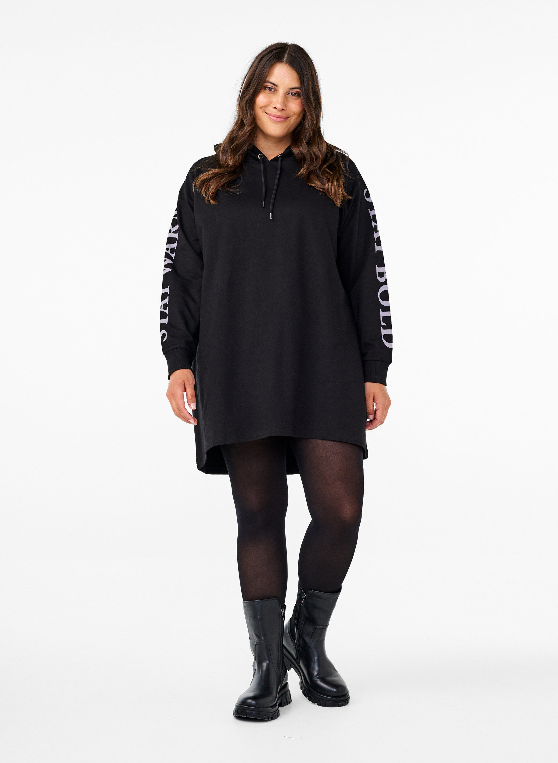 Zizzi Oversize sweatshirt med print p&aring; ermene, Black w. Silver, Model image number 2