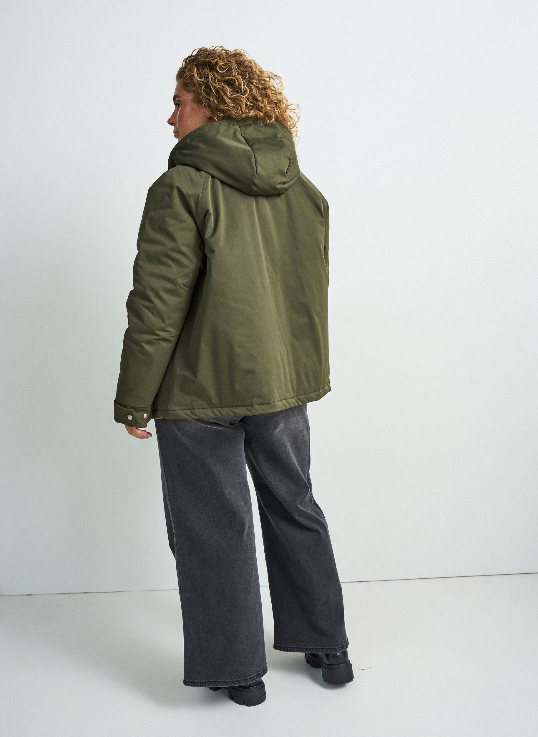 ZizziPolstret parkas med avtakbar hette, Gr&oslash;nn, Model image number 2