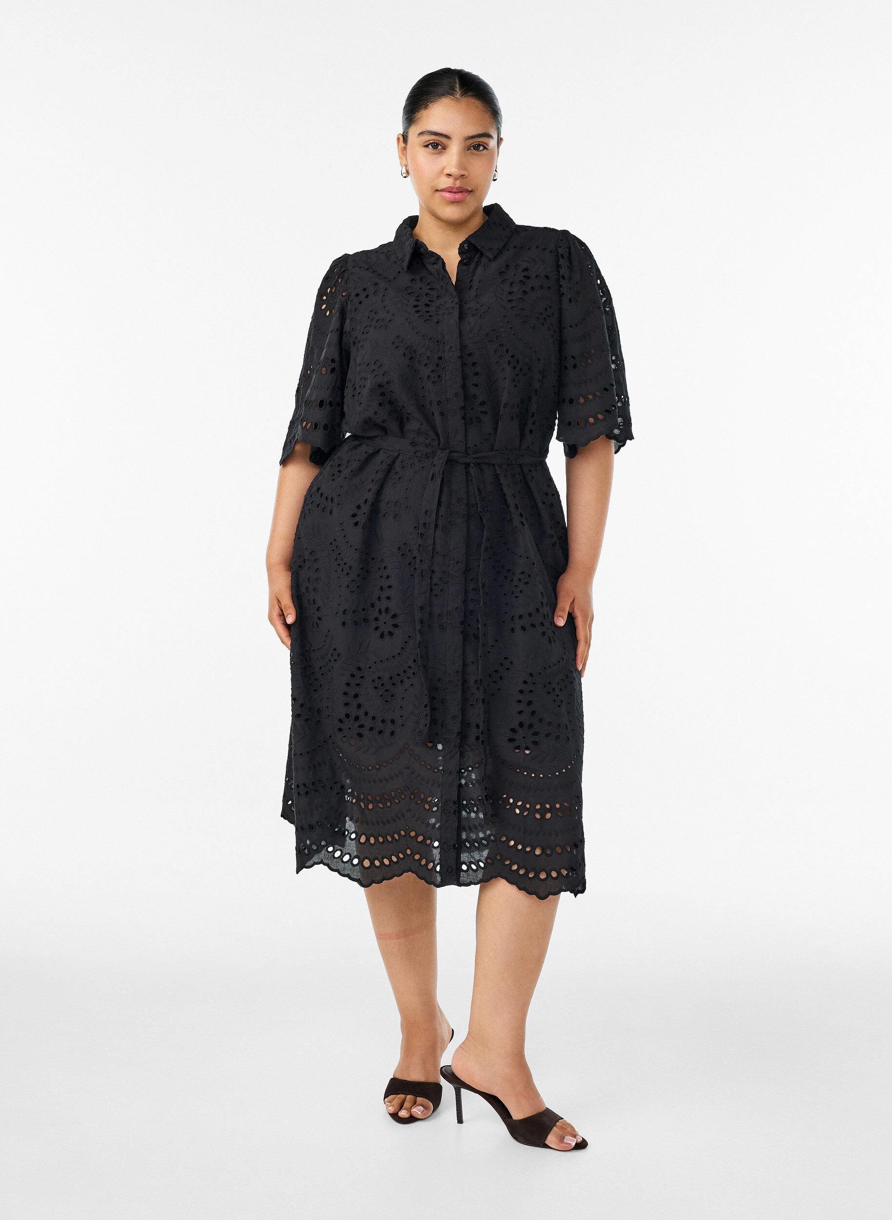 ZizziSkjortekjole i broderie anglaise med knytebelte, Svart, Model image number 1