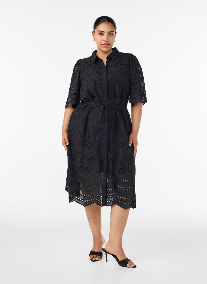 Skjortekjole i broderie anglaise med knytebelte, Svart, Model image number 1