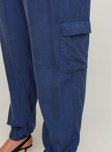 Bukser i lyocell med store lommer, Dark Denim, Model image number 1