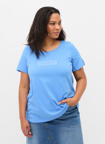Kortermet T-skjorte i bomull med trykk, Ultramarine TEXT, Model image number 0