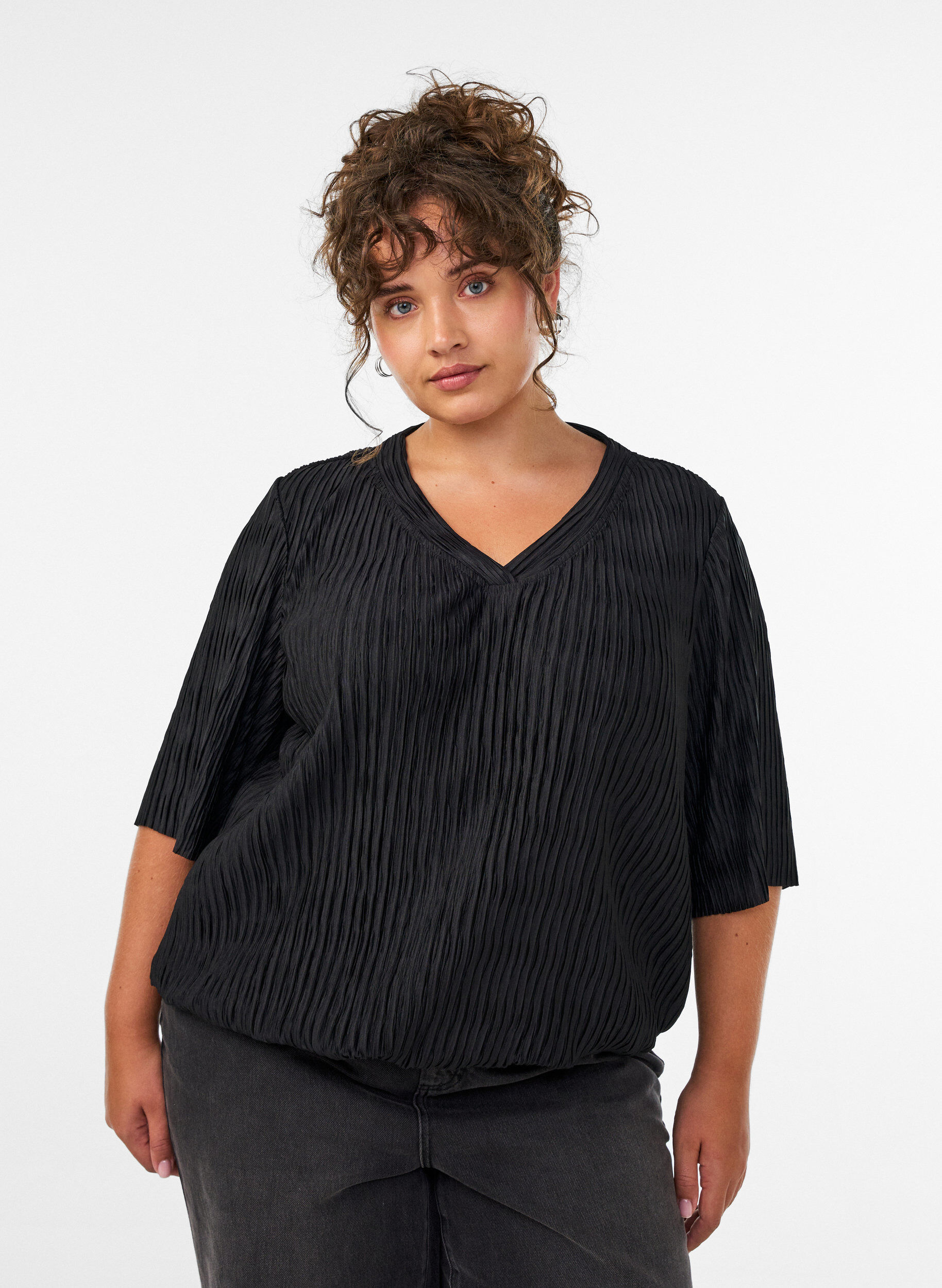 ZizziBluse med b&oslash;lget tekstur og ballongfasong, Svart, Model image number 0