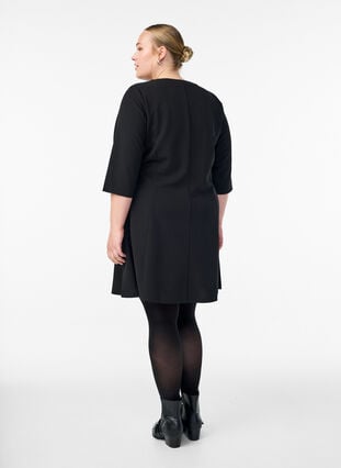 Zizzi Kort A-linje jersey kjole med 3/4 ermer, Svart, Model image number 2