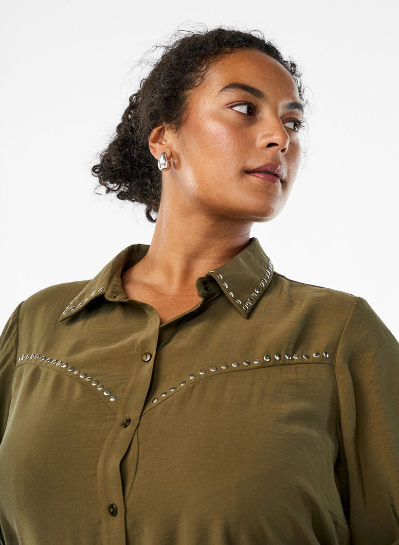 Skjorte med nagler, Dark Olive, Model