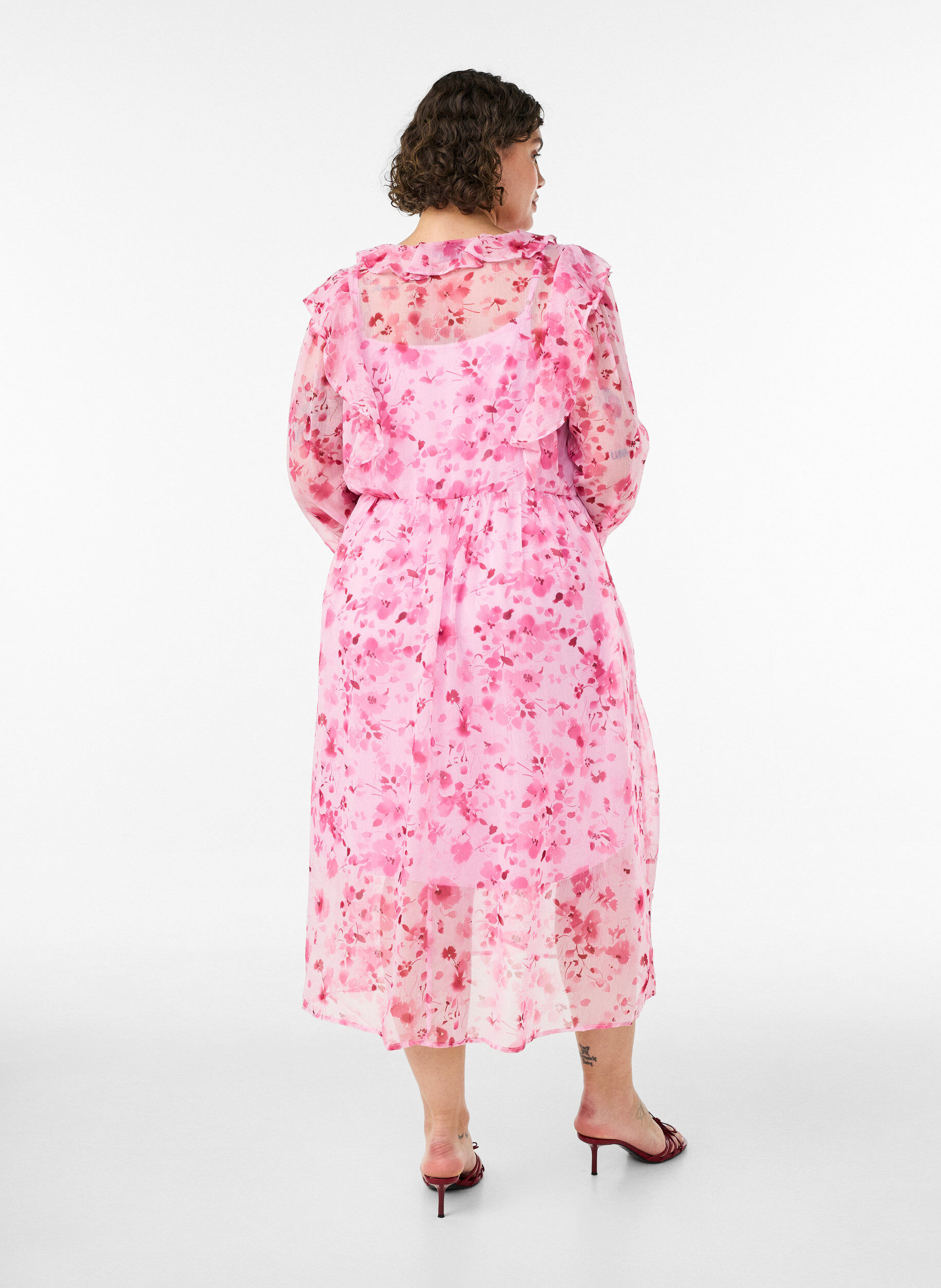 ZizziChiffonkjole med blomsterprint, volanger og lange ermer, Rosa, Model image number 1