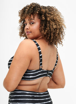 Zizzi Bikini-BH med trykk og bøyle, Black White Stripe, Model image number 1