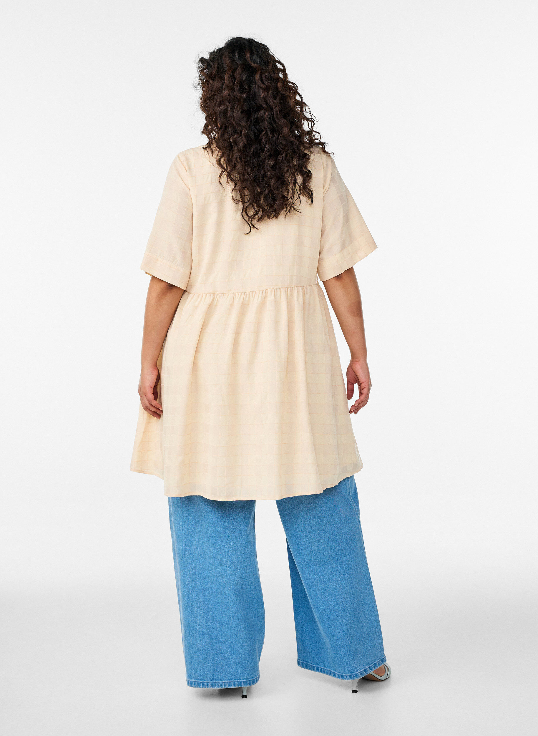 Zizzi Kort skjortekjole med rutete tekstur og 1/2-ermer, Gul, Model image number 2