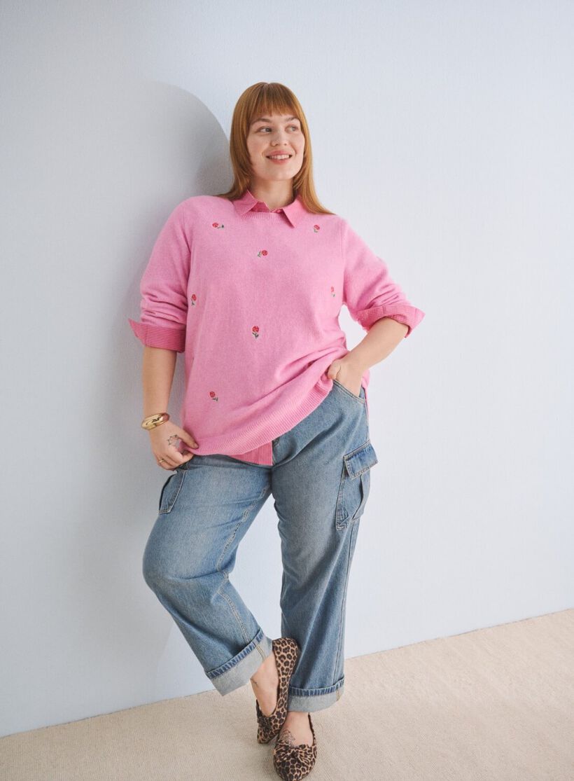 Lyserødt outfit med detaljer, , Model