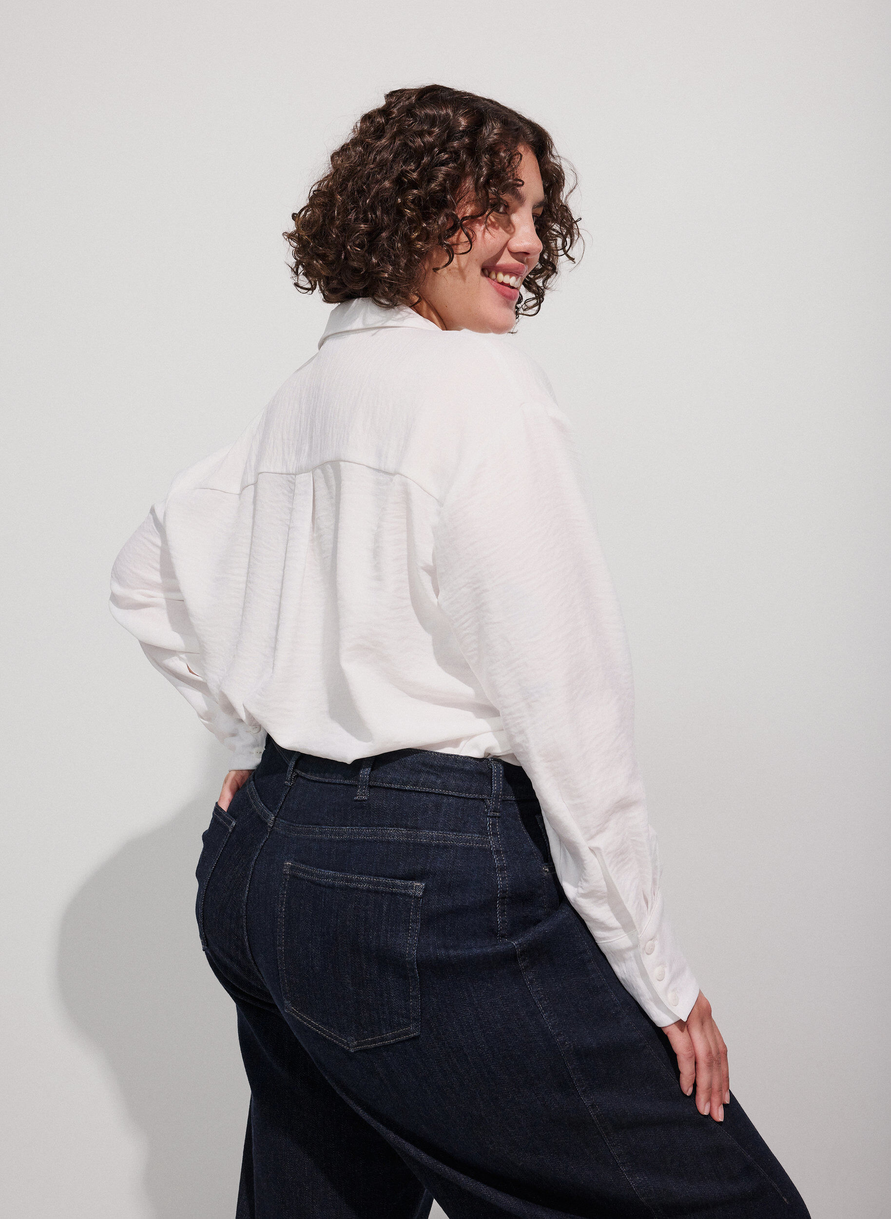 ZizziLoose fit skjorte med V-hals, Hvit, Model image number 2