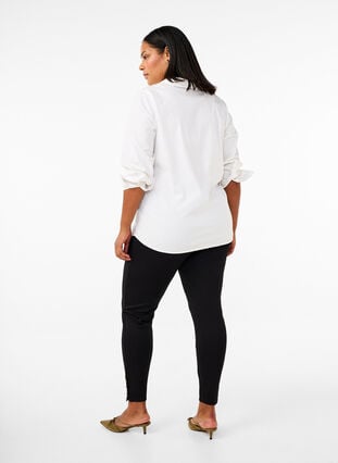 Zizzi Viscose-leggings med knappdetaljer, Svart, Model image number 1