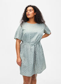 FLASH - Kortermet kjole med belte, Iceberg Green Dot FLASH - Kortermet kjole med belte, Iceberg Green Dot, Model