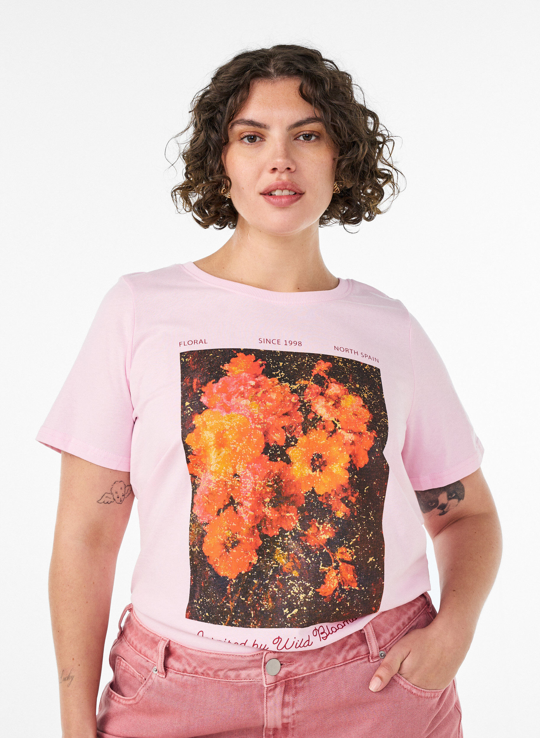 Bomulls T-skjorte med trykk foran, Rosa, Model