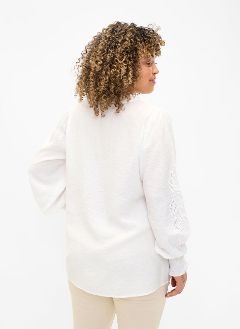 Bluse med volanger og broderi anglaise, Bright White, Model image number 1