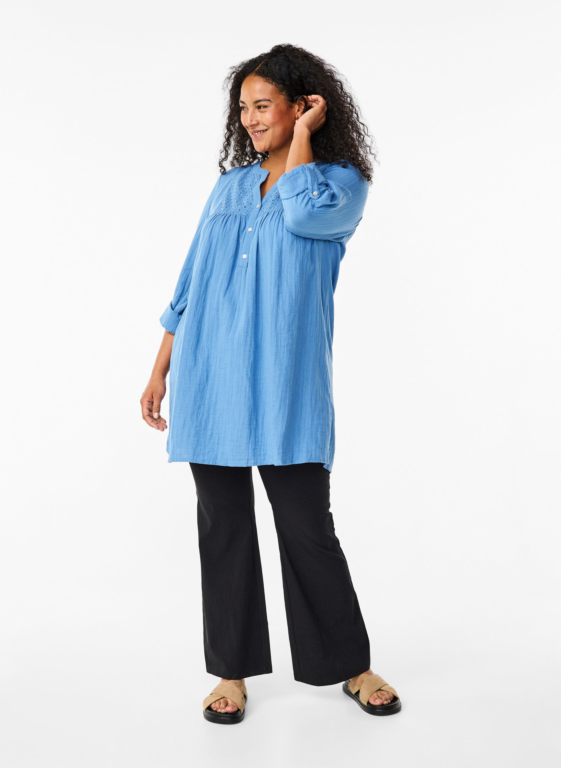 Zizzi Tunika i bomull med engelsk broderi, Riverside, Model image number 2