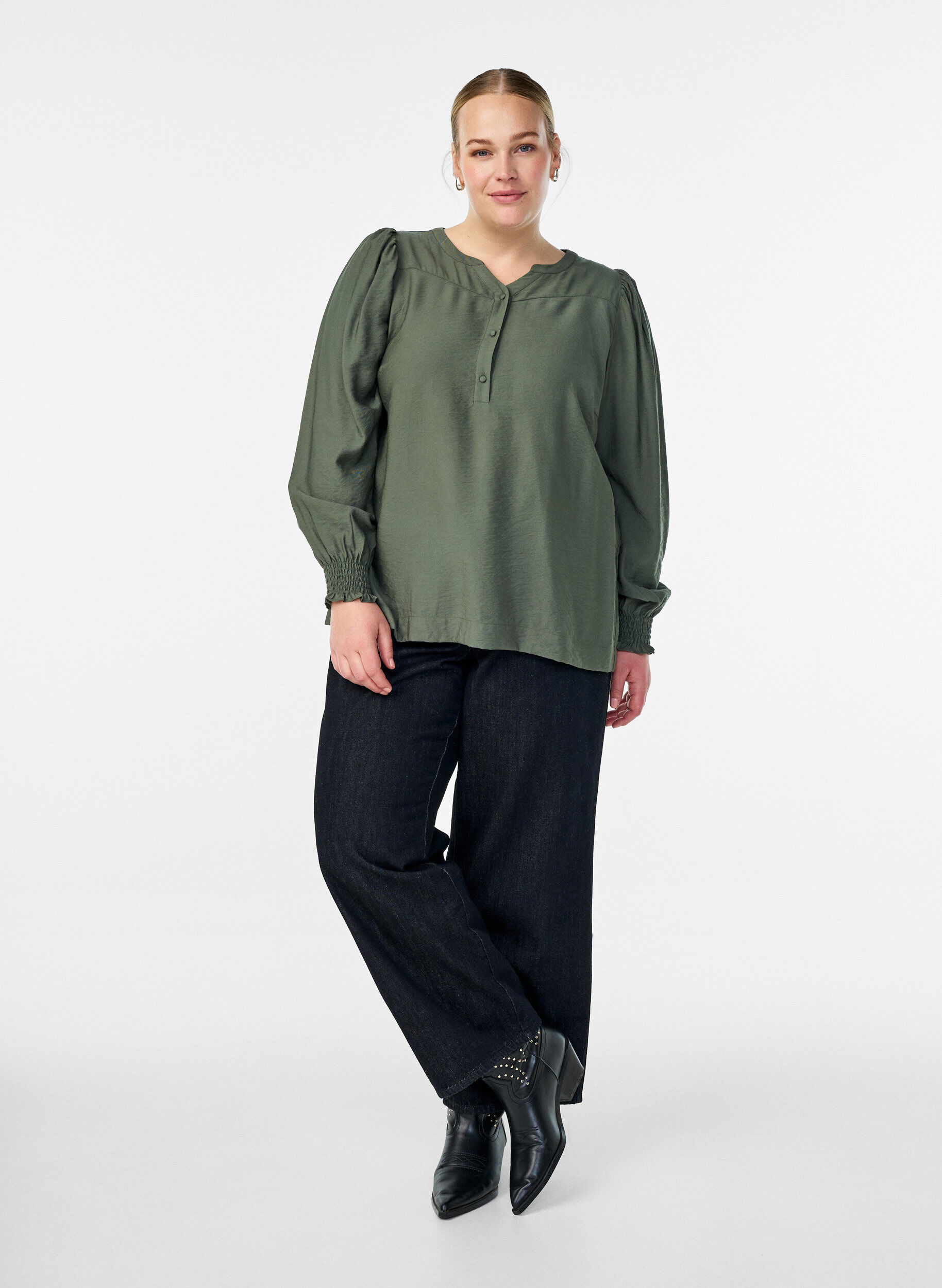 Zizzi Viskosebluse med smock og rynkede detaljer, Gr&oslash;nn, Model image number 1