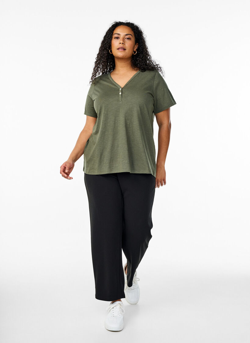 T-skjorte med knappdetalj, Gr&oslash;nn, Model image number 1