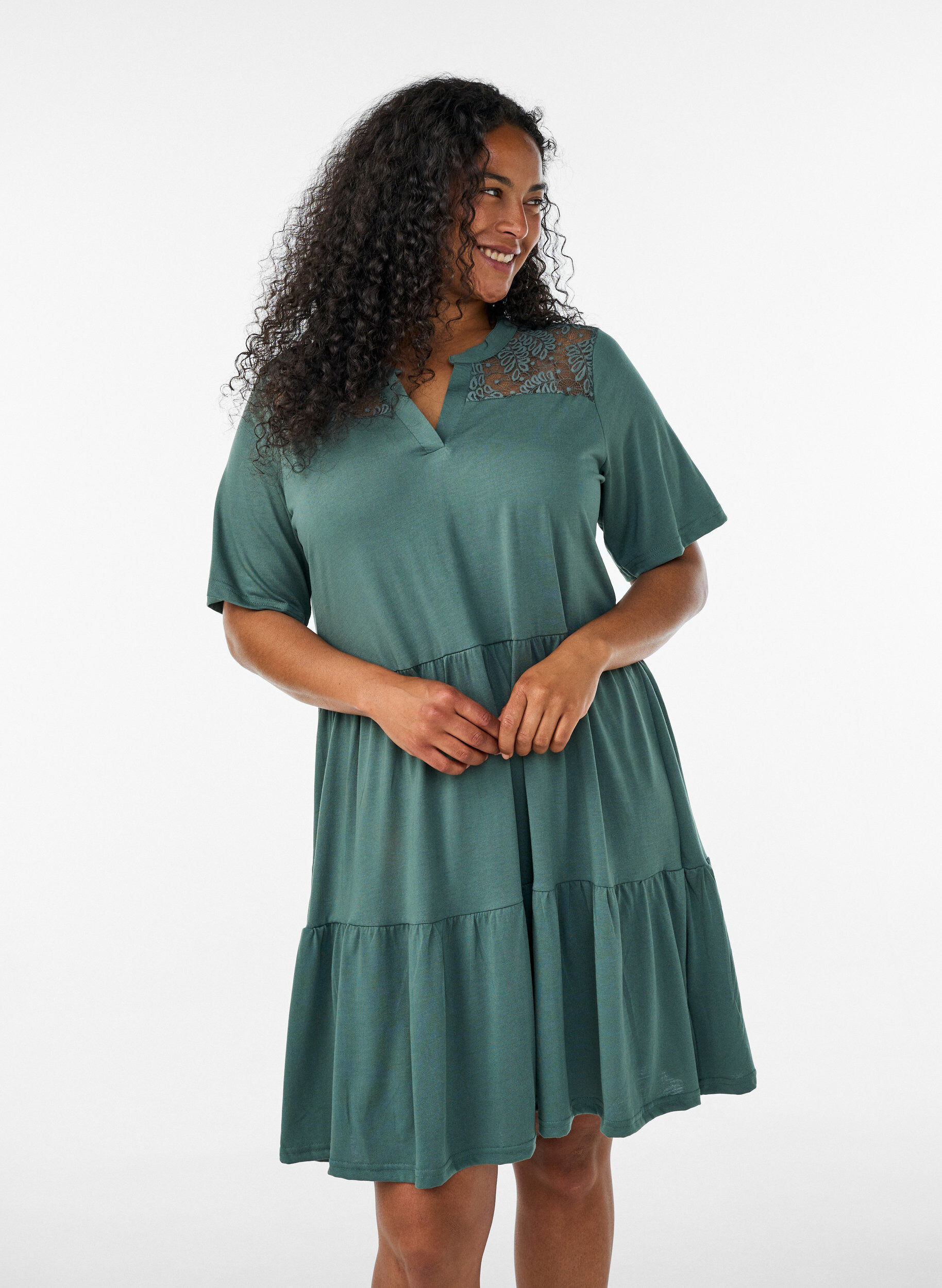 ZizziJerseykjole med blondedetaljer og et lagdelt skj&oslash;rt, Gr&oslash;nn, Model image number 0