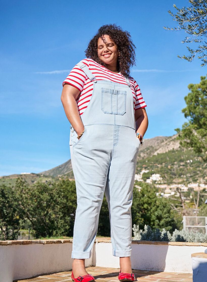 Dongeribukse i denim, , Model