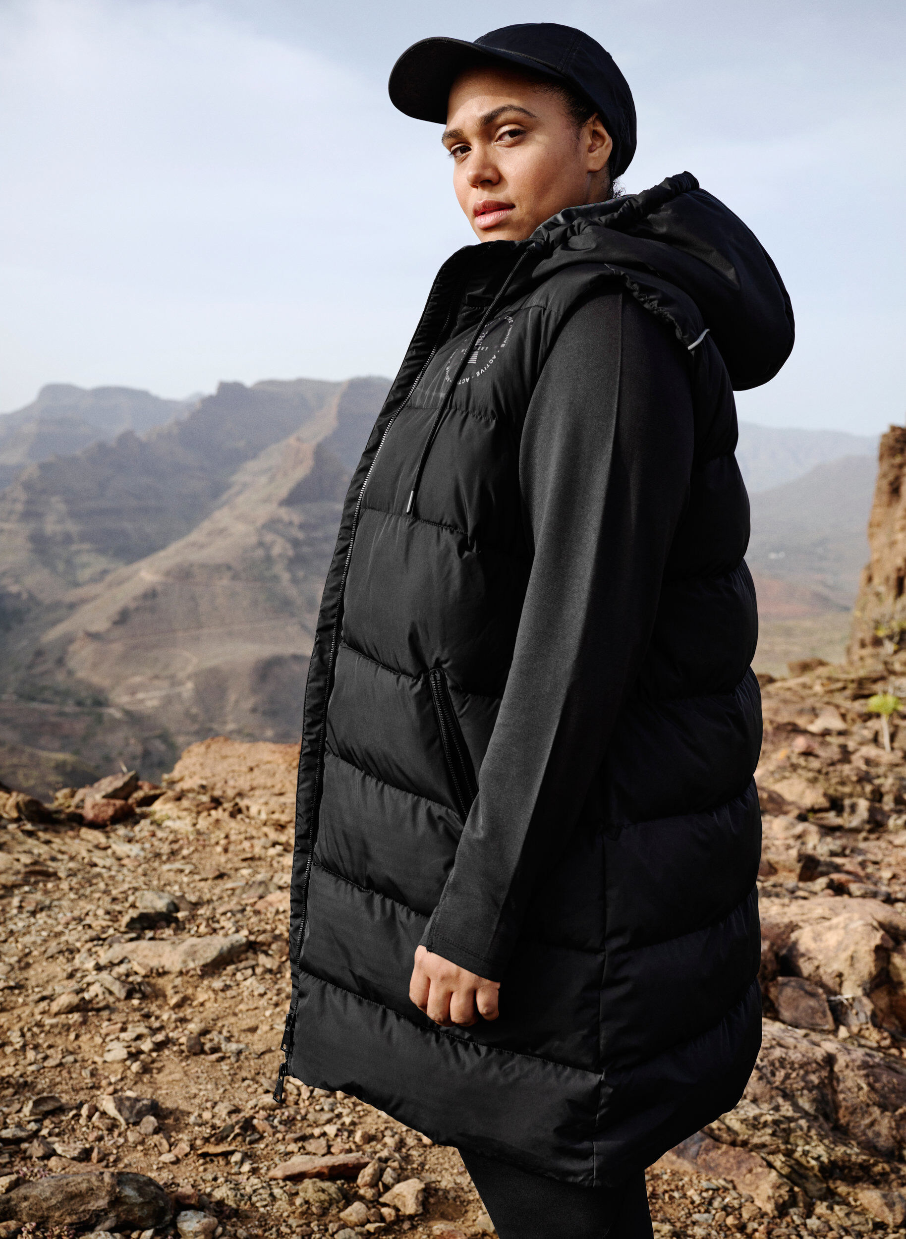 Zizzi Sporty hettegenser med lommer, Black, Image image number 0