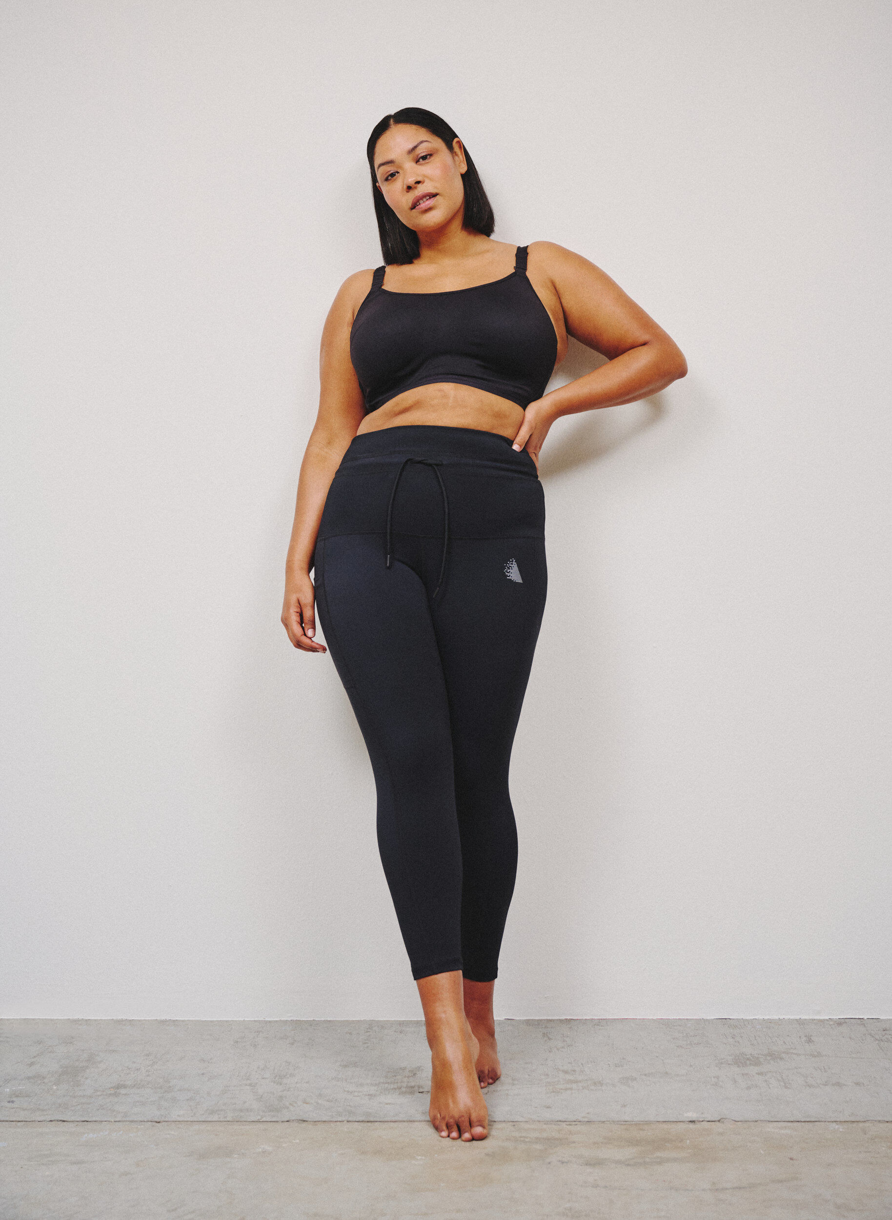 ZizziTreningstights med h&oslash;y midje i 7/8 lengde og lomme, Svart, Image image number 0