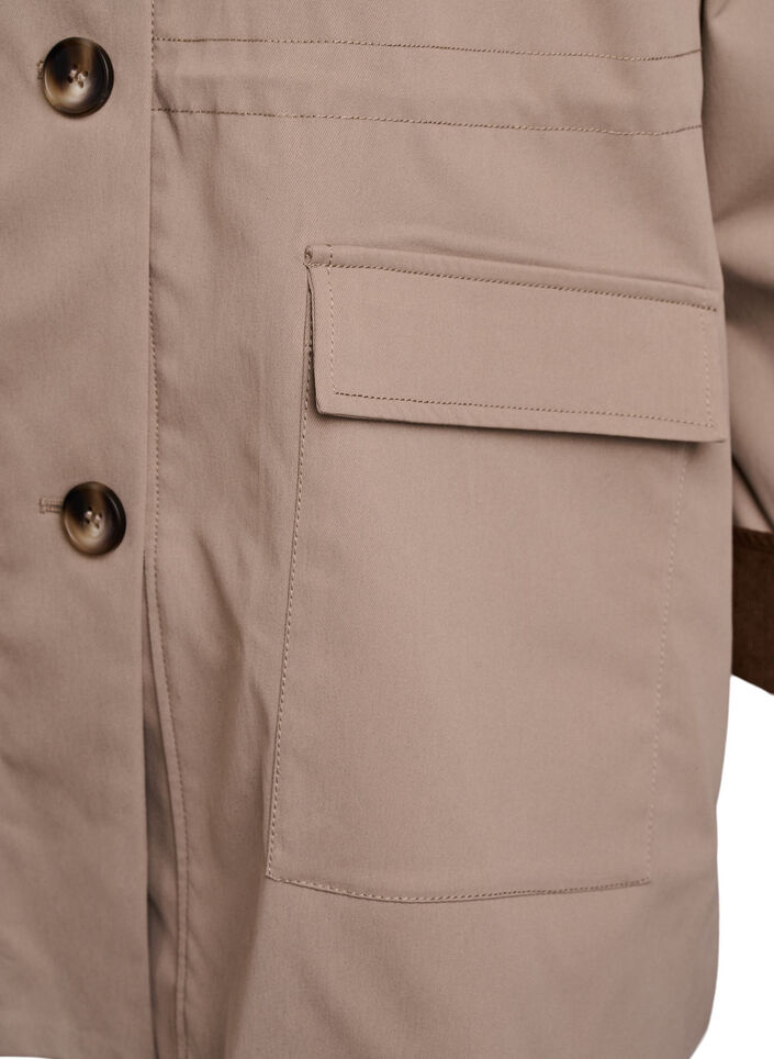 Vårjakke med kontrasterende cordfløyelsdetaljer, Desert Taupe, Packshot image number 3
