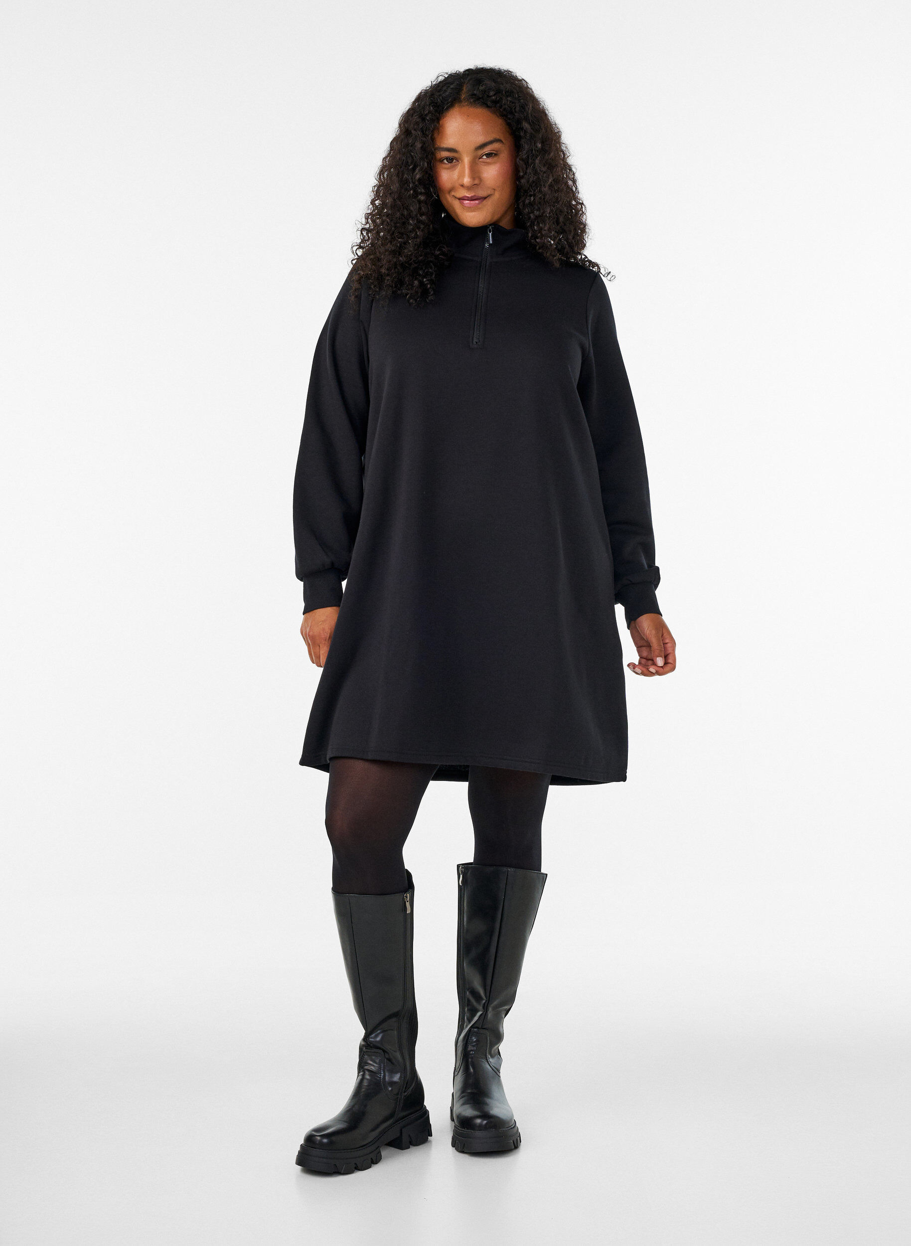 ZizziGenserkjole med h&oslash;y ribbekrage og glidel&aring;s, Svart, Model image number 1