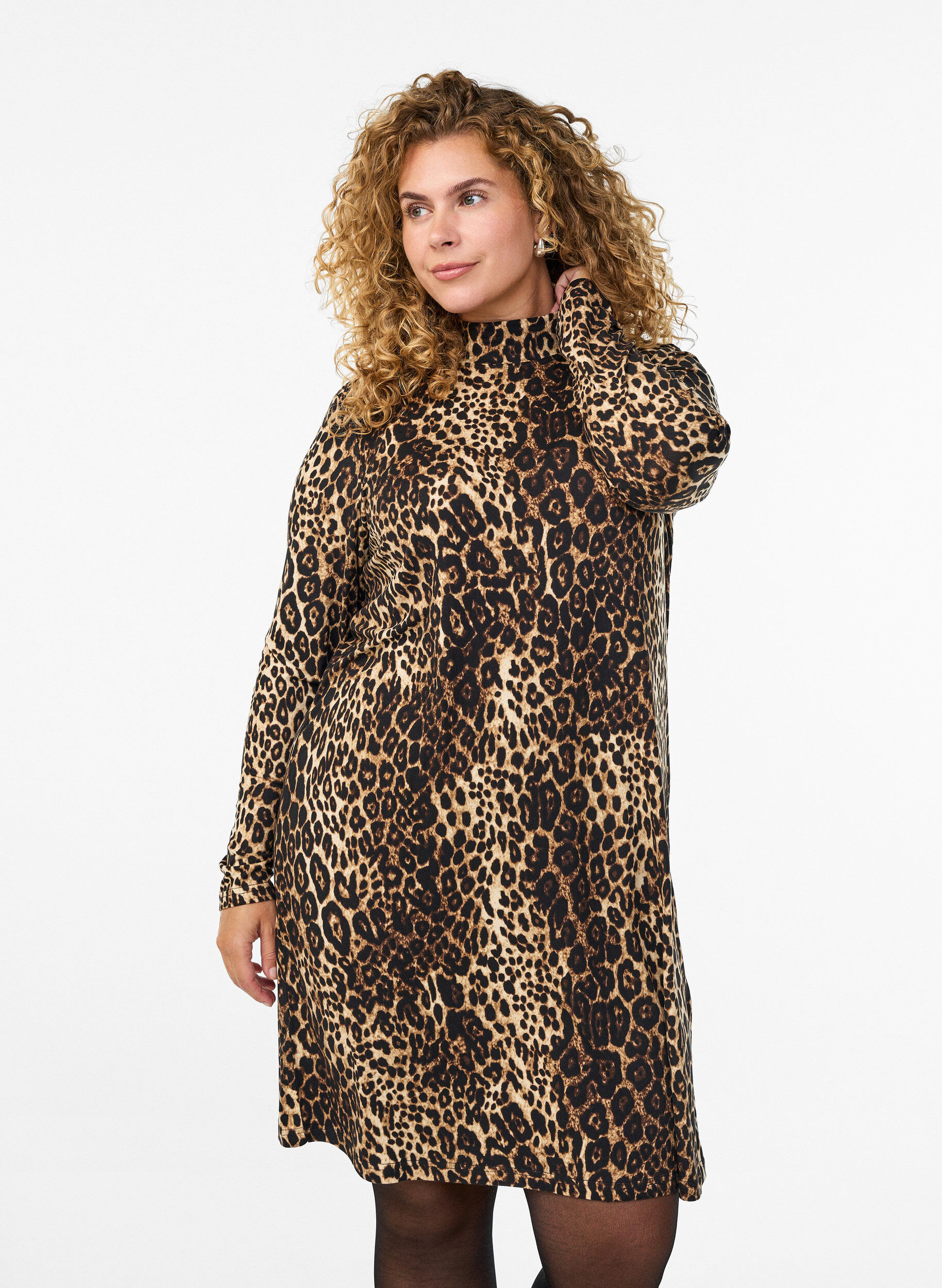 FLASH - Kjole med lange ermer og turtleneck, Svart, Model