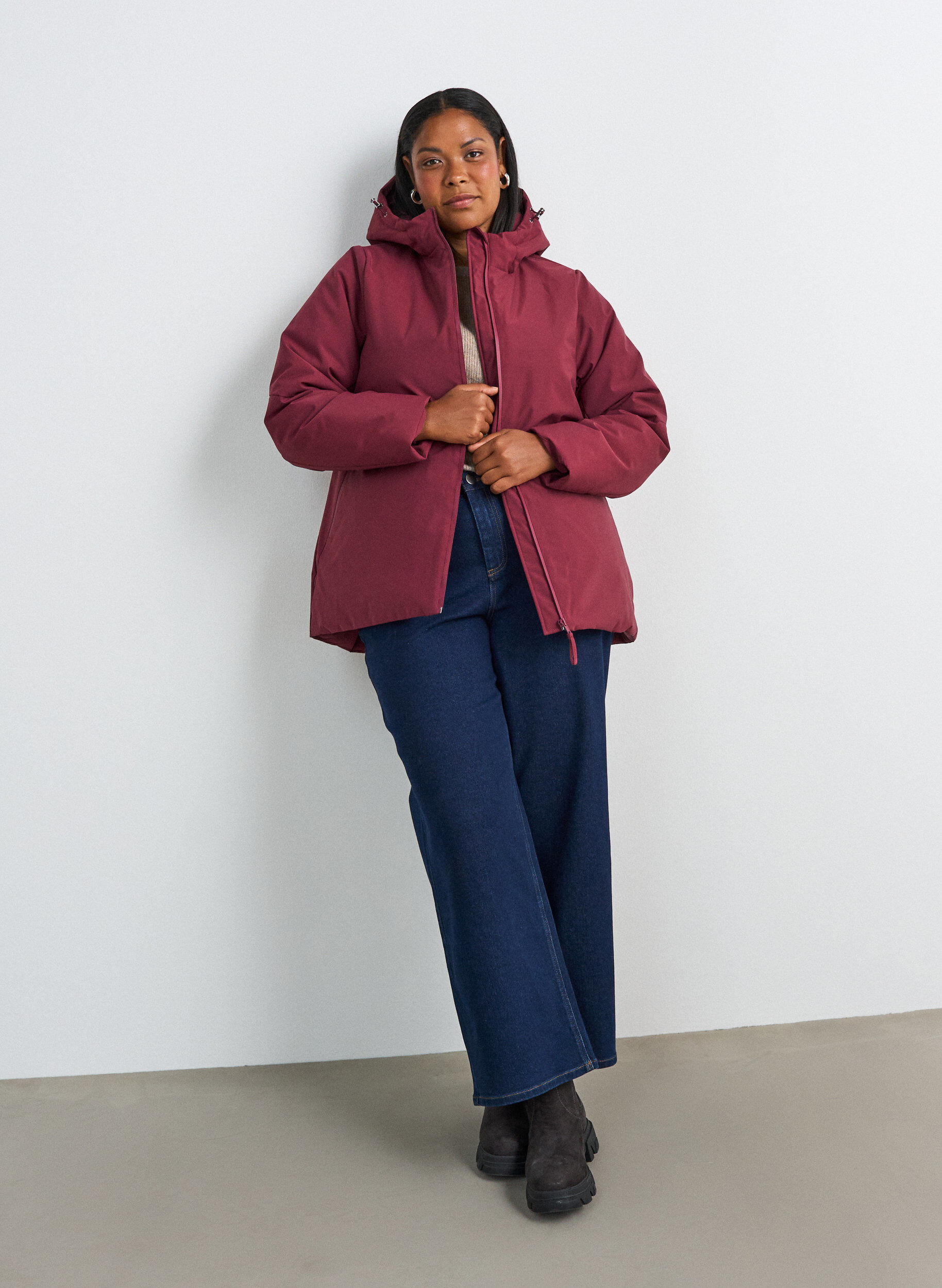 ZizziVinterjakke med hette og justerbar midje, R&oslash;d, Model image number 1
