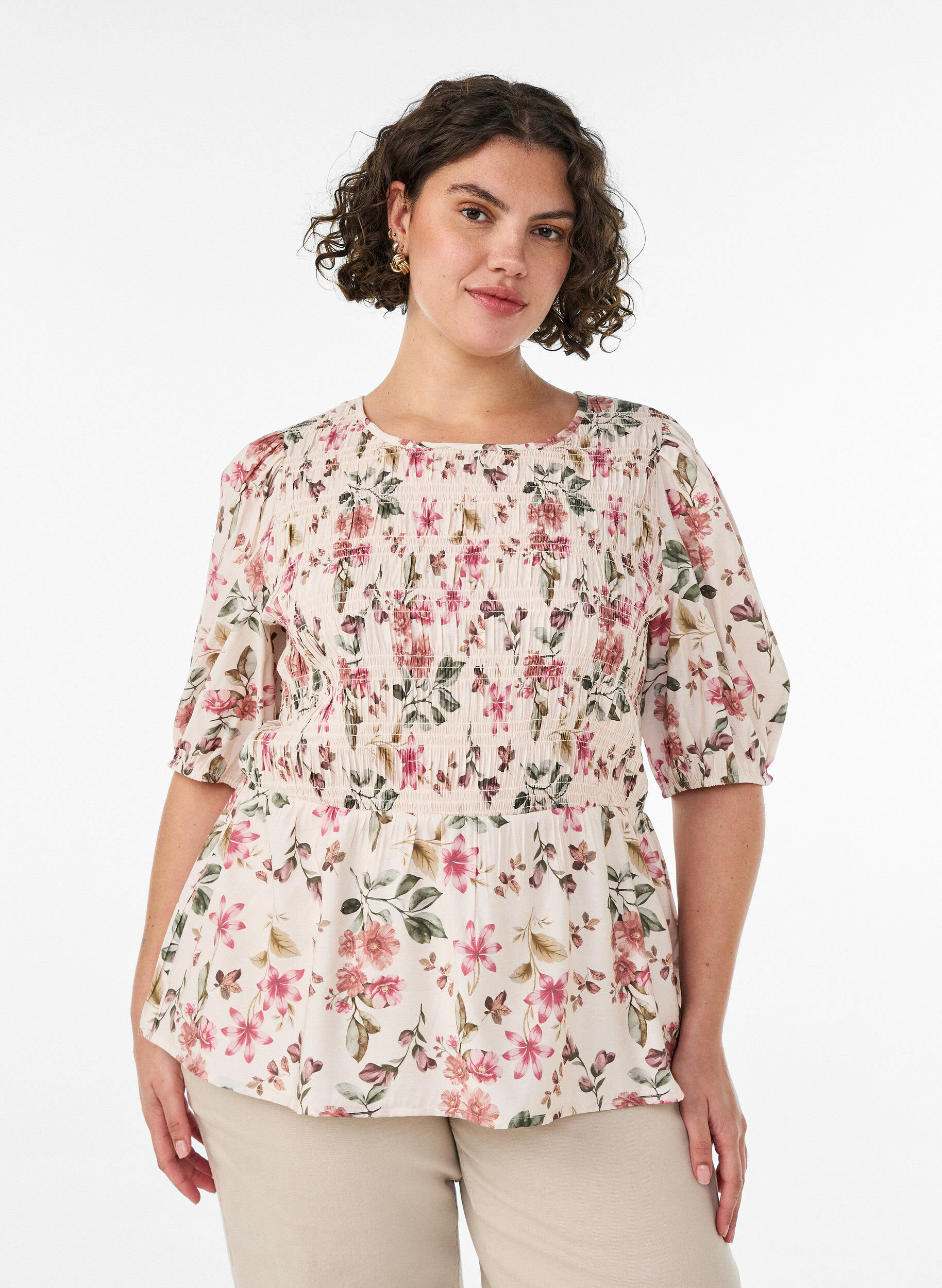 Viskosebluse med smokk og peplumeffekt, Vanilje, Model