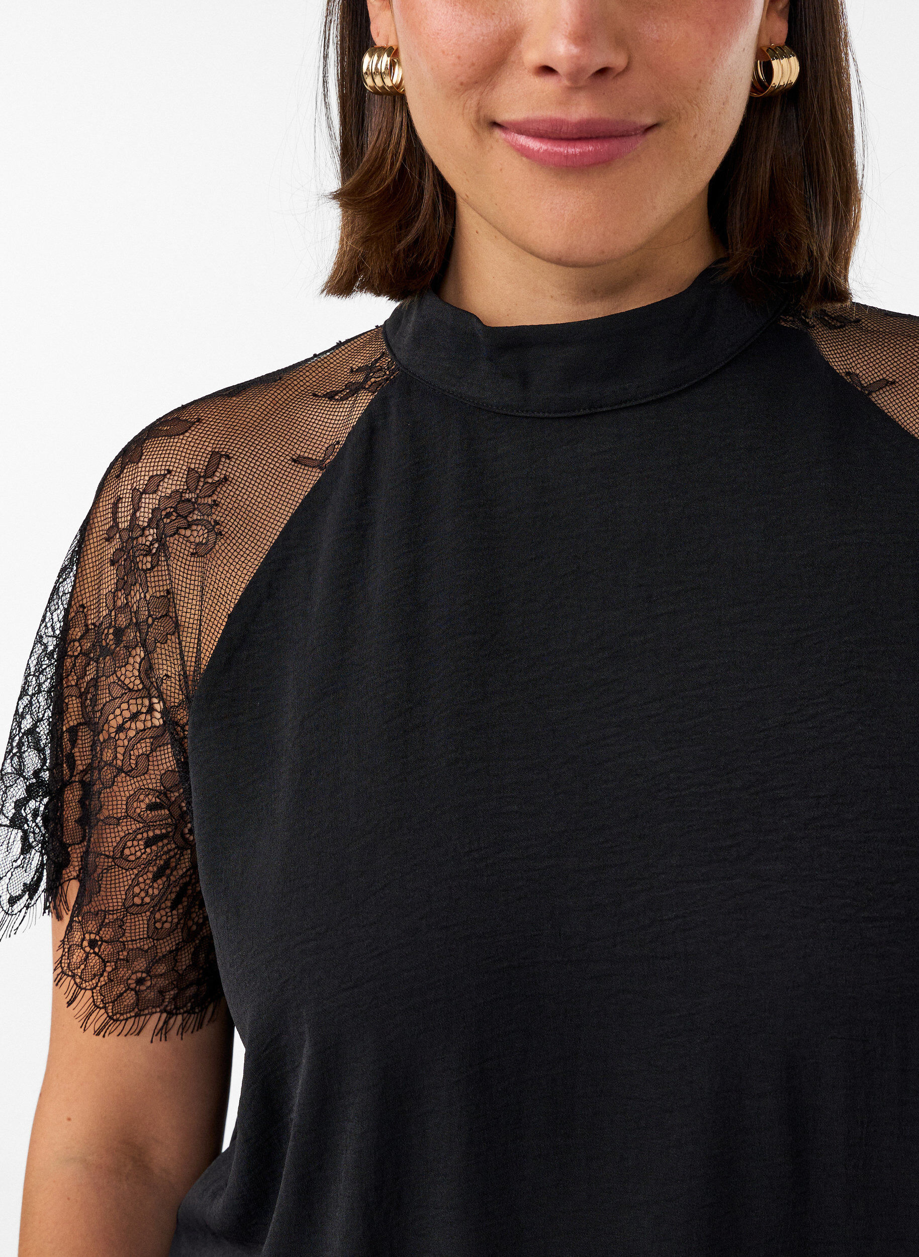ZizziBluse med korte blondeermer og h&oslash;y hals, Svart, Model image number 3